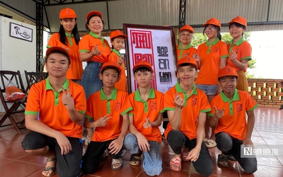 Lớp học đặc biệt ở Gia Lai: Viết bằng ánh mắt, vẽ bằng trái tim