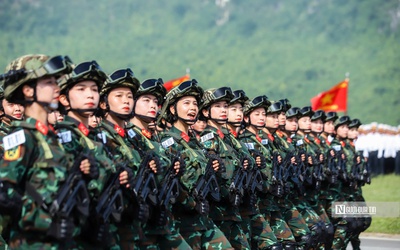 Nét đẹp của những "bông hồng thép" trên thao trường A80