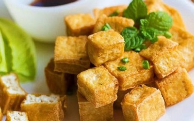 Rán đậu đừng cho ngay vào chảo, thêm 2 bước đậu vàng giòn, không lo vỡ nát