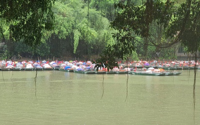 Ninh Bình tạm ngưng hoạt động du lịch đường thủy từ 13h ngày 21/7