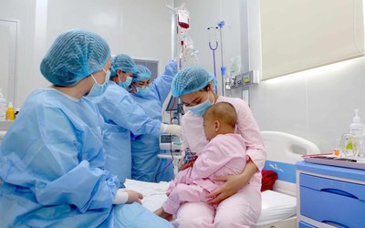 Huế xuất viện 4 bệnh nhi "đặc biệt" sau các ca ghép tủy phức tạp