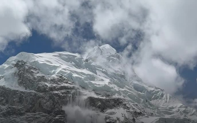 Người đàn ông ghi lại được cảnh đáng sợ ở đỉnh Everest