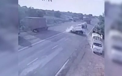 Hai ô tô đâm nhau trực diện trên cao tốc khiến 8 người bị thương