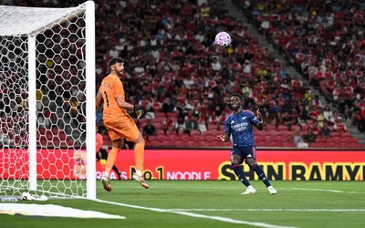 Arsenal đánh bại AC Milan, Saka ghi bàn quyết định