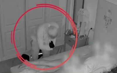 Xem lại camera, cặp đôi sốc nặng khi thấy cảnh trong phòng ngủ