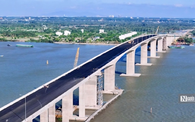 Xuyên đêm thi công cầu Nhơn Trạch - "Mảnh ghép" quan trọng của Vành đai 3 Tp.HCM