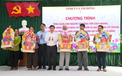 Lãnh đạo tỉnh Lâm Đồng thăm gia đình chính sách, đơn vị lực lượng vũ trang ở Đặc khu Phú Quý
