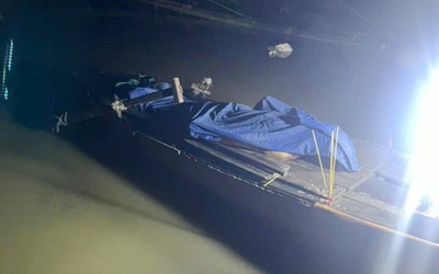 Đang đánh bắt cá, người đàn ông tá hỏa phát hiện thi thể nổi trên mặt nước