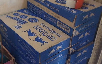 Nước tăng lực Thái, bánh Trung Quốc không rõ nguồn gốc bày bán tại Đà Nẵng