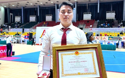 Từ cậu bé mê game đến nhà vô địch thế giới 4 lần, nhận Huân chương Lao động hạng Nhất