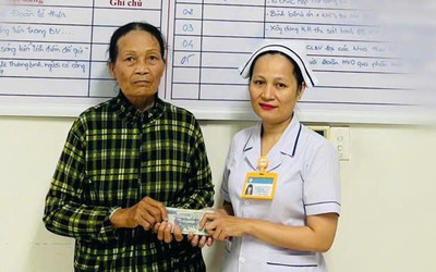 Mất ví ở bệnh viện, người phụ nữ bán vé số nhận cái kết bất ngờ