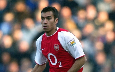 Cựu hậu vệ Arsenal gia nhập đội ngũ huấn luyện của Liverpool