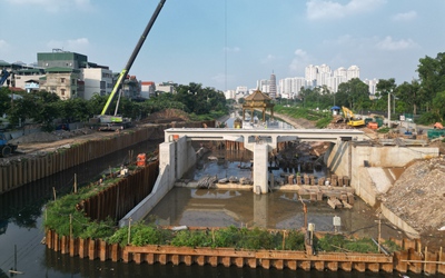 Hà Nội: Đập dâng đầu tiên trên sông Tô Lịch