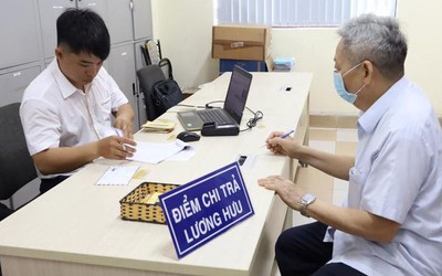 Nhận lương hưu, trợ cấp qua ATM, có phải đóng thuế thu nhập cá nhân?