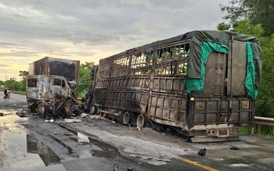 Hiện trường vụ tai nạn hai xe ô tô đối đầu, bốc cháy trong đêm khiến hai người thương vong
