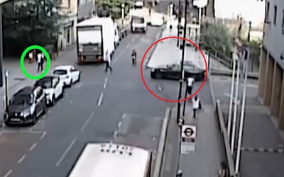 Đạp vào chân ga, tài xế BMW húc văng người đi bộ
