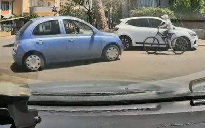 Cậu bé thoát chết kỳ diệu sau khi bị kẹt giữa hai xe trong vụ tai nạn kinh hoàng