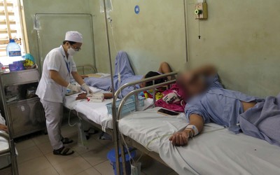 Ngộ độc khí từ hầm tàu, 2 ngư dân may mắn thoát chết