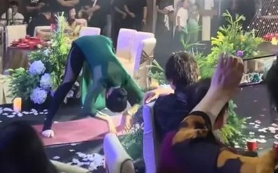 Giữa đám cưới, mẹ chú rể làm một việc khiến gia đình cô dâu "ngượng đỏ mặt"