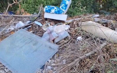 Đang giăng lưới đánh cá, ngư dân phát hiện bí mật đáng sợ ở bãi rác