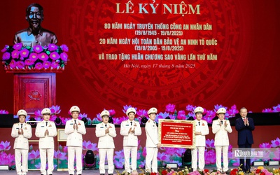 Lực lượng Công an nhân dân đón nhận Huân chương Sao Vàng lần thứ 5