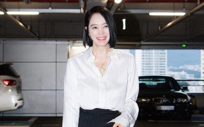 "Chị đại" ở tuổi 55, khoe sắc vóc nóng bỏng gây sốt mạng xã hội