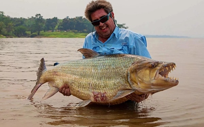Cần thủ câu được con cá đáng sợ nặng 34kg trên sông