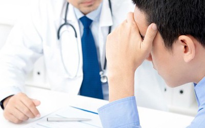 Đi khám vì đột ngột bị chảy máu, người đàn ông sốc nặng trước thông báo của bác sĩ