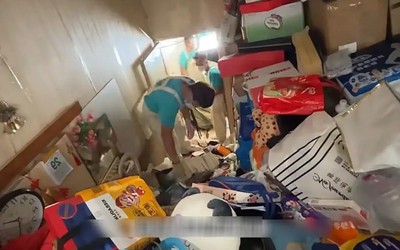 Mở cửa phòng người đàn ông 60 tuổi, chủ nhà sốc nặng khi chứng kiến cảnh bên trong