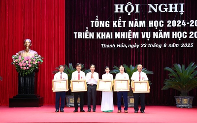 Tốt nghiệp THPT xếp thứ bảy cả nước, 5 thầy cô giáo ở Thanh Hóa nhận huân chương lao động