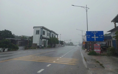 Điều chỉnh lộ trình, cấm phương tiện đi vào vùng tâm bão số 5 từ Thanh Hóa đến Quảng Trị
