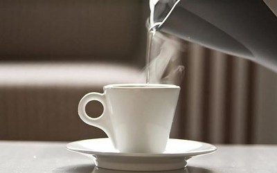Loại nước gây ung thư chẳng kém bia rượu, nhiều người không biết vẫn uống hàng ngày