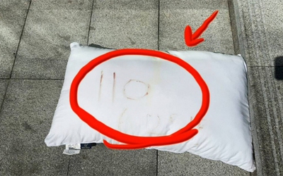 Phát hiện chiếc gối có dãy số "lạ", nam thanh niên vội báo cảnh sát