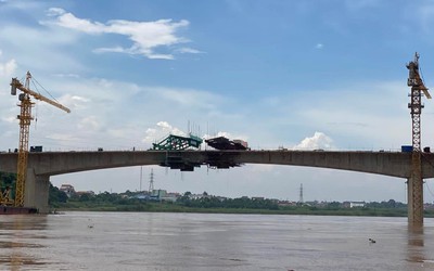 Cầu Phong Châu mới chuẩn bị hợp long sau gần 300 ngày thi công thần tốc