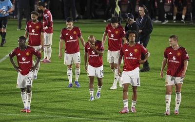 Phản ứng của người hâm mộ sau thảm bại của Man Utd trước Grimsby