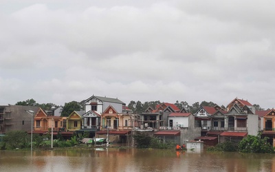 Lý do Cảnh sát giao thông Thanh Hóa từ chối hỗ trợ người dân về nhà trong lúc lũ chảy xiết