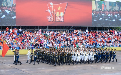Khối quân nhân Trung Quốc, Nga...sải bước trên Quảng trường Ba Đình