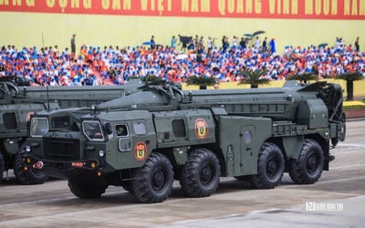 Video: Cận cảnh tổ hợp tên lửa đạn đạo Scud-B và dàn khí tài "khủng" tại tổng duyệt A80