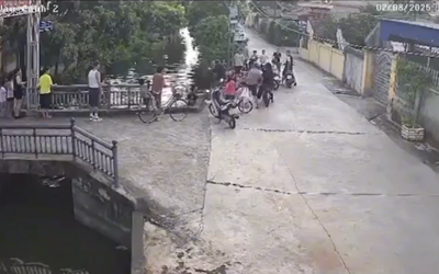 Bản tin 5/8: Camera ghi cảnh "người hùng" cứu cháu bé bị đuối nước