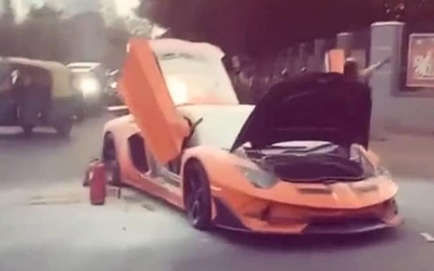 Lamborghini trị giá 29 tỷ đồng bất ngờ bốc cháy trên phố