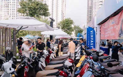“Đổi xăng lấy điện” sôi động ở 3 miền: Cả nhà rủ nhau lên đời xe điện