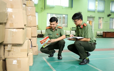 Phá đường dây sản xuất, buôn bán 185.000 cuốn sách tiếng Anh giả