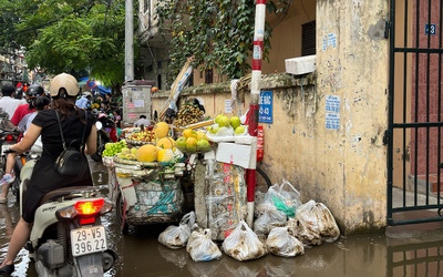 Chợ cóc, chợ tạm bủa vây Hà Nội, giao thông ùn tắc