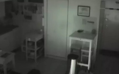 Bị mất đồ ăn, xem camera, người đàn ông phát hiện bí mật động trời