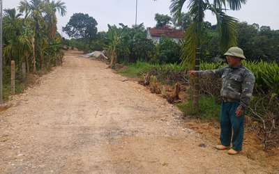 Cảm động xóm nhỏ hiến đất mở đường vào nhà cho chàng trai mồ côi