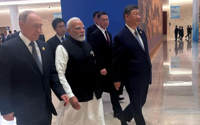 Khoảnh khắc ông Putin, ông Modi và ông Tập Cận Bình sánh vai bước đi tại hội nghị SCO