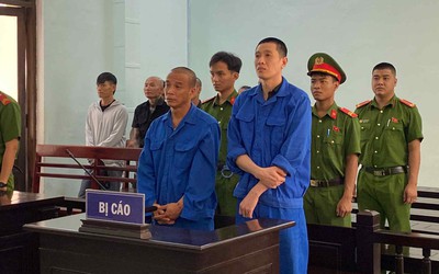 Rủ nhau đi trộm xe máy, 2 con nghiện dắt tay nhau vào nhà đá