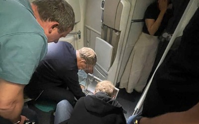Đoàn công tác Bộ Y tế Nga hỗ trợ cấp cứu hành khách trên chuyến bay của Vietnam Airlines