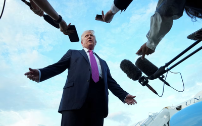 Ông Trump đoán Fed chuẩn bị “cắt giảm mạnh” lãi suất