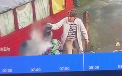 Người phụ nữ đổ nước sôi lên người hàng xóm và cái kết